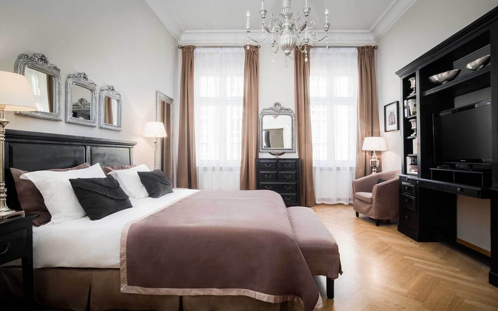 3 BEDROOMS, DELUXE, APARTMENT