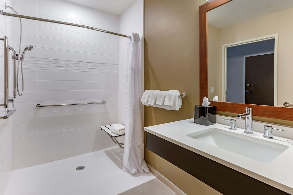Comfort Suites Albuquerque Airport 13/34