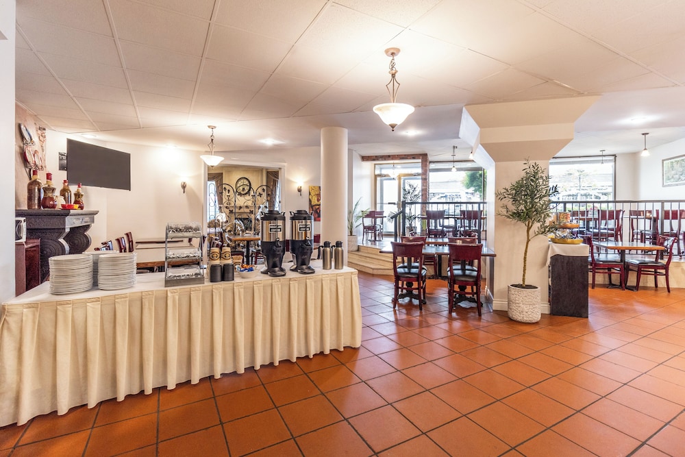 Atrium Inn Vancouver 33/48