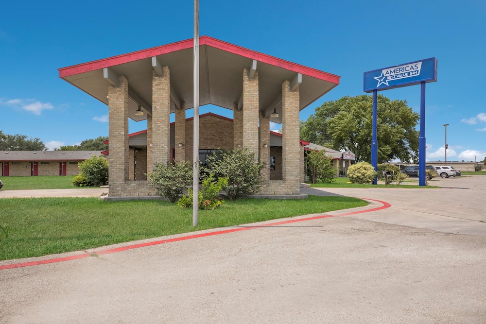 Americas Best Value Inn Lockhart TX (ex OYO Hotel) 32/40