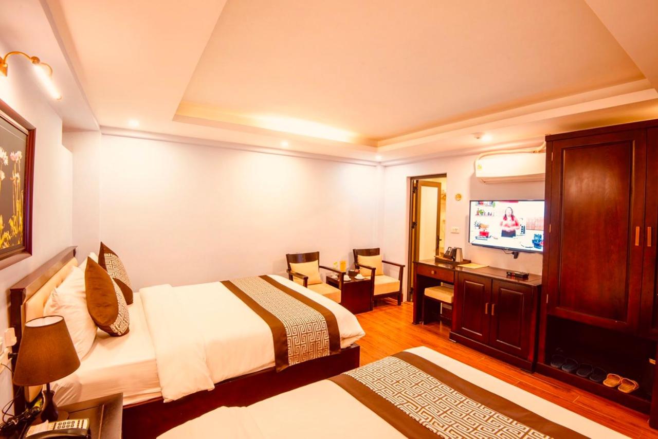 Standard, Twin Beds, No Window
