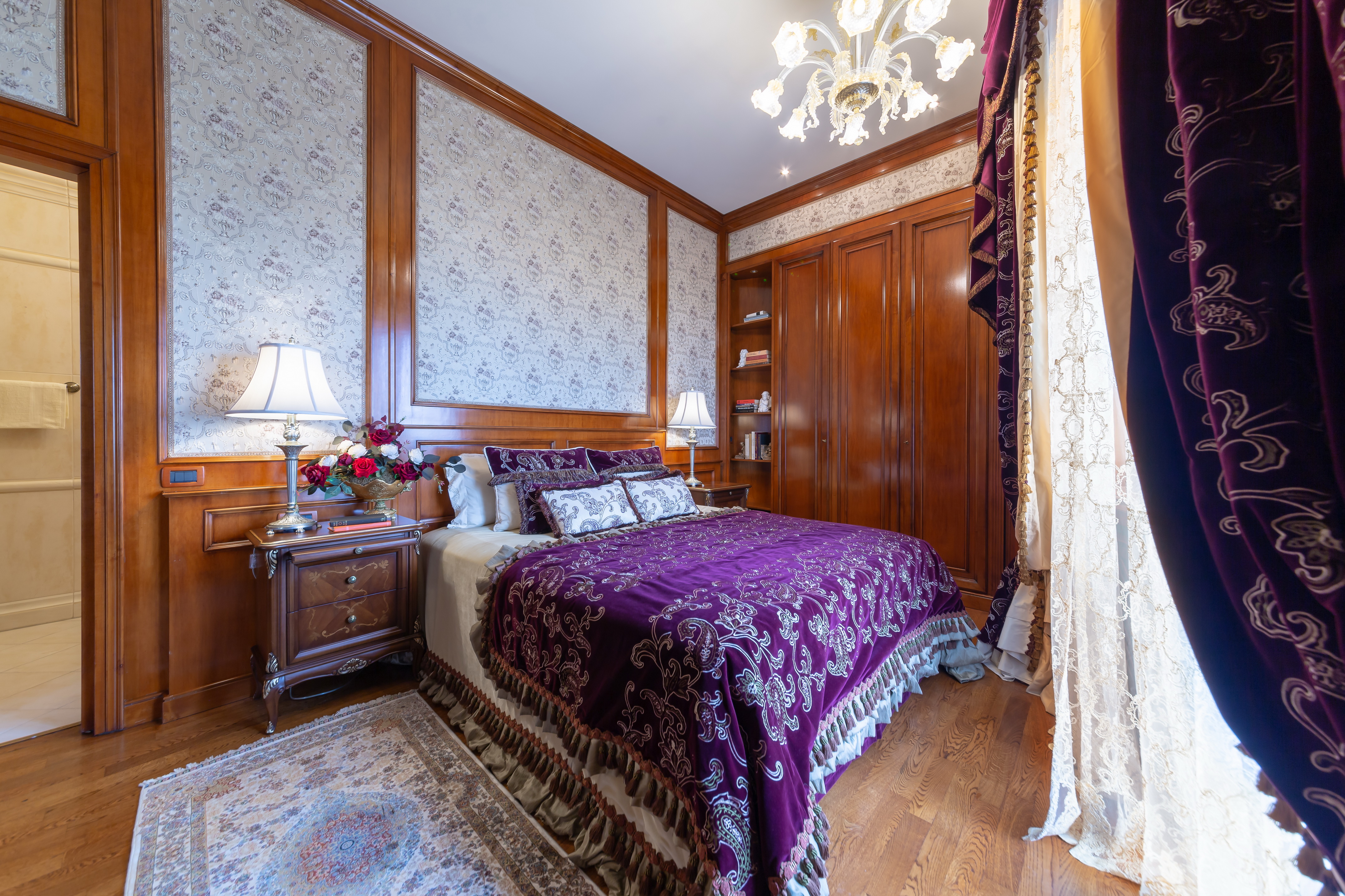 Diplomat, Suite