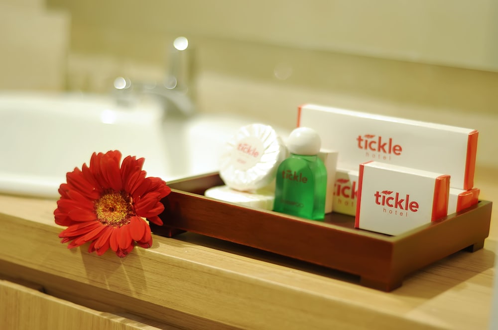 TICKLE HOTEL 4/20