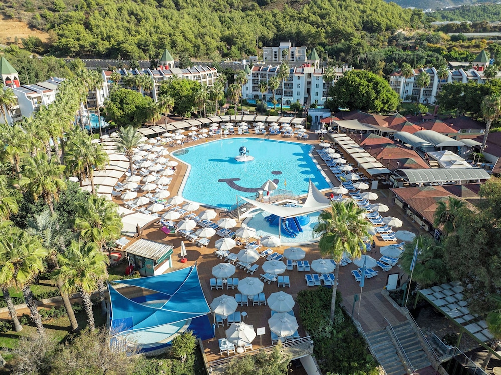 Family Life Pascha Bay Hotel 48/50