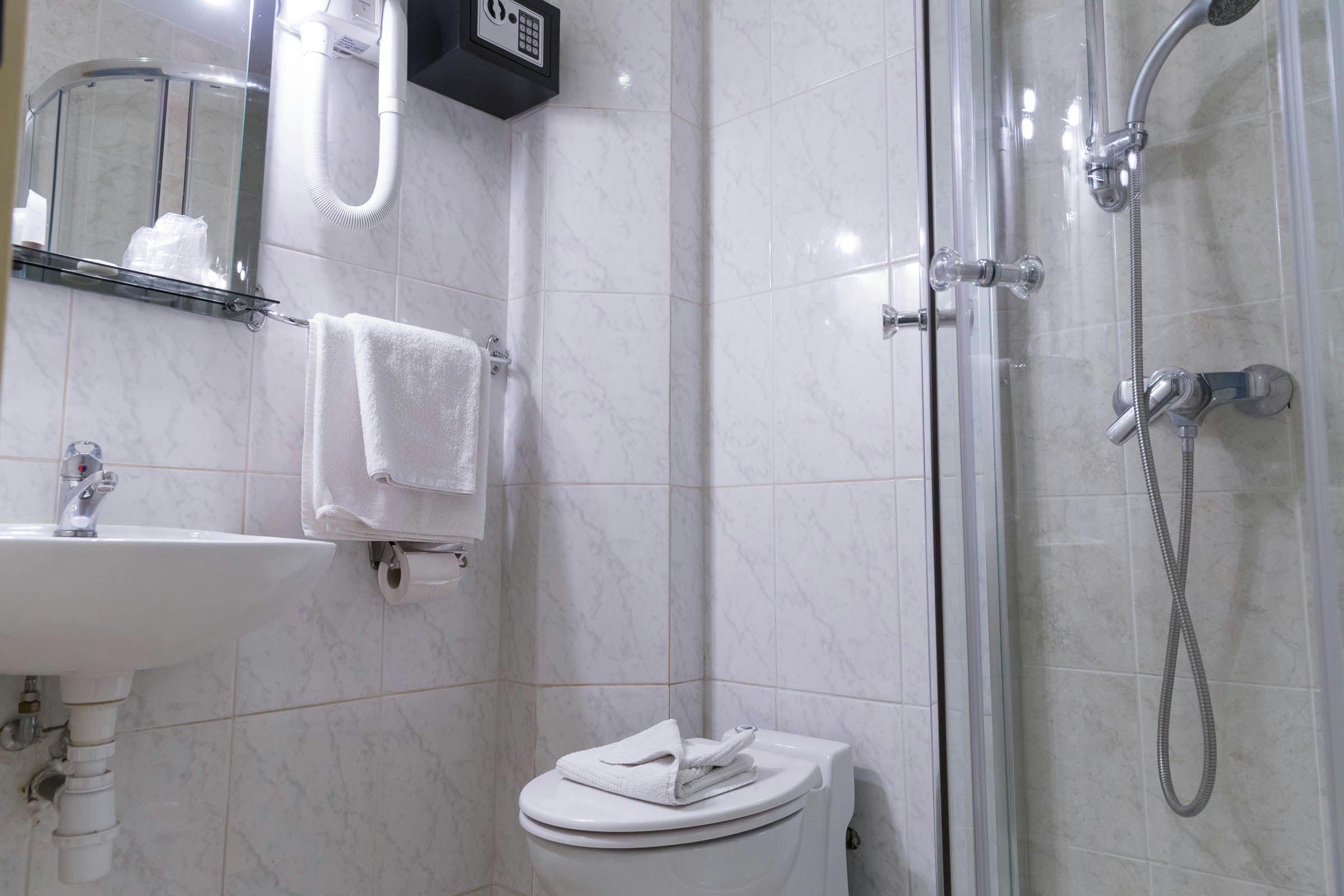 PANAM HOTEL PARIS GAMBETTA (ex Superhotel) 45/50