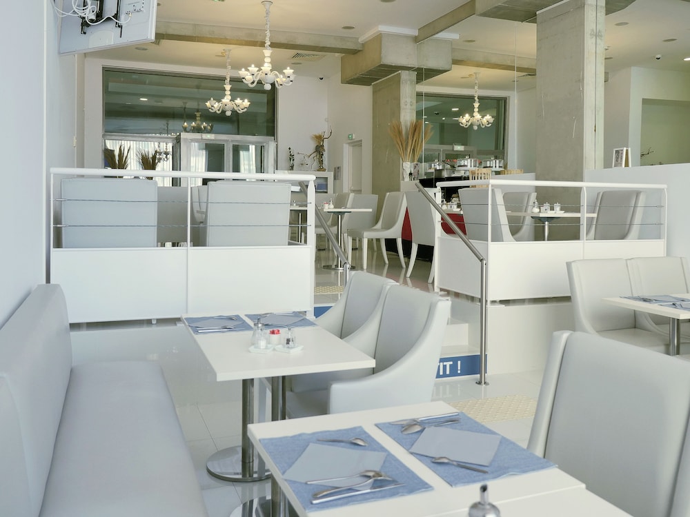 Kyriad Prestige Perpignan Centre del Mon 25/37