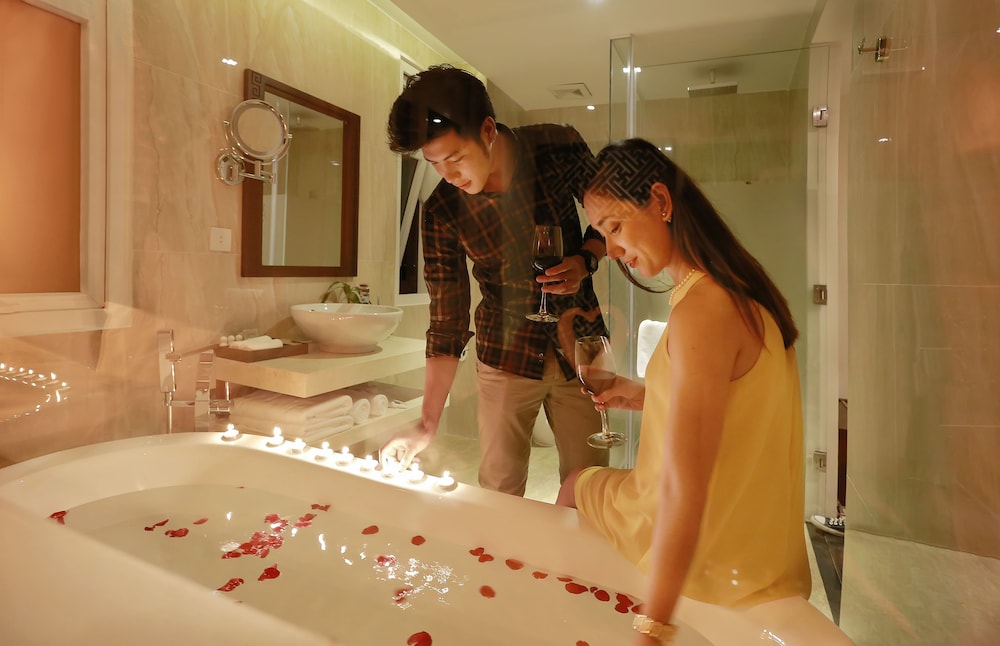 Royal Riverside Hoi An Hotel 40/75