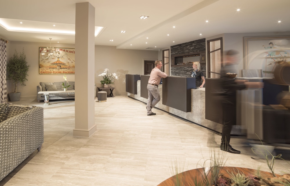 Boulevard Hotel 7/50