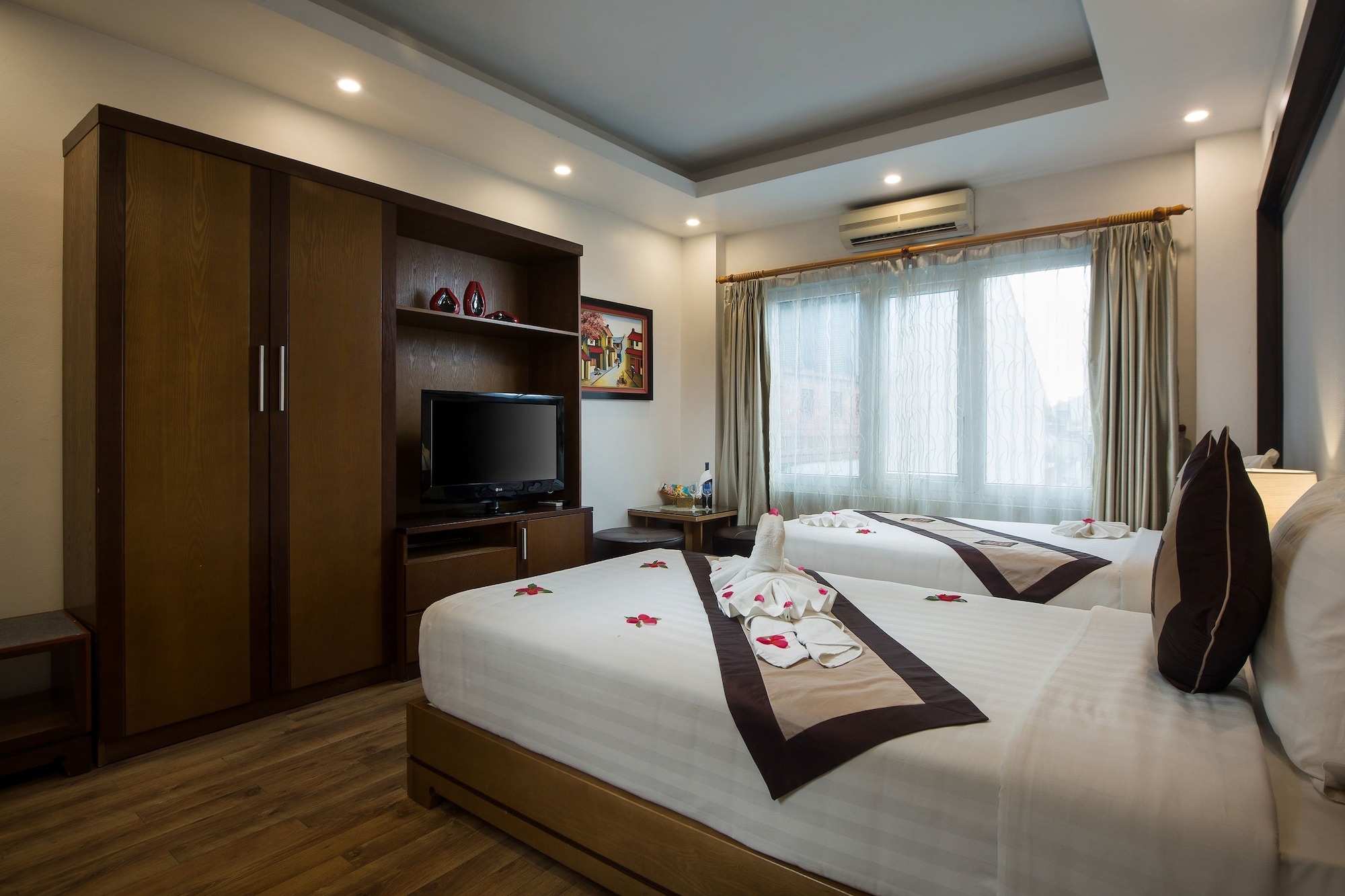 DELUXE, TWIN BEDS