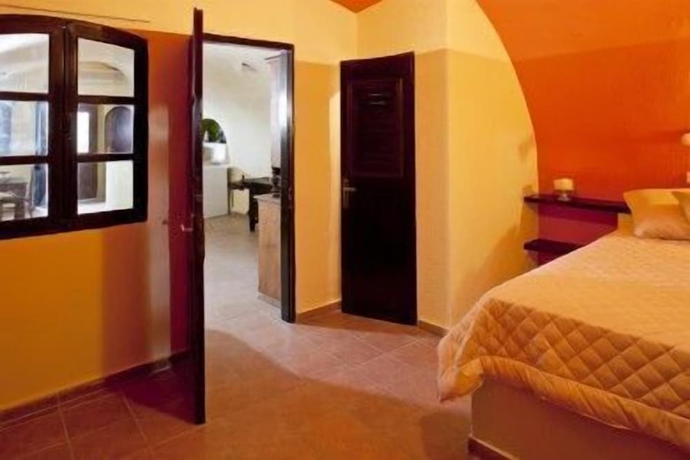 LAVA SUITES and LOUNGE 13/40