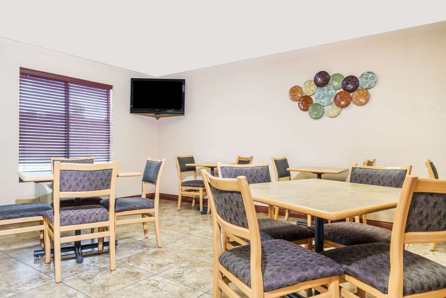 Super 8 by Wyndham Wausau 37/55