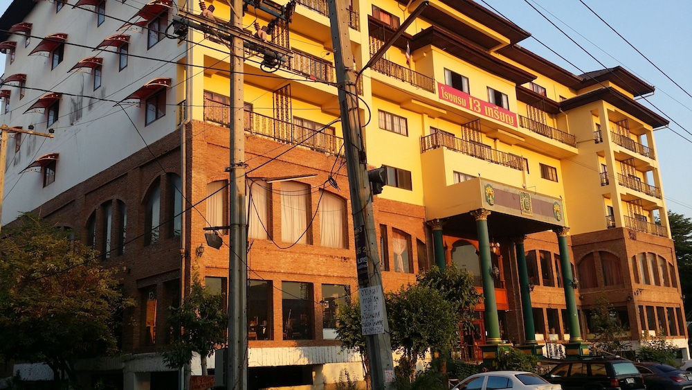OYO 75466 13 Coins Bang Yai Hotel 6/20