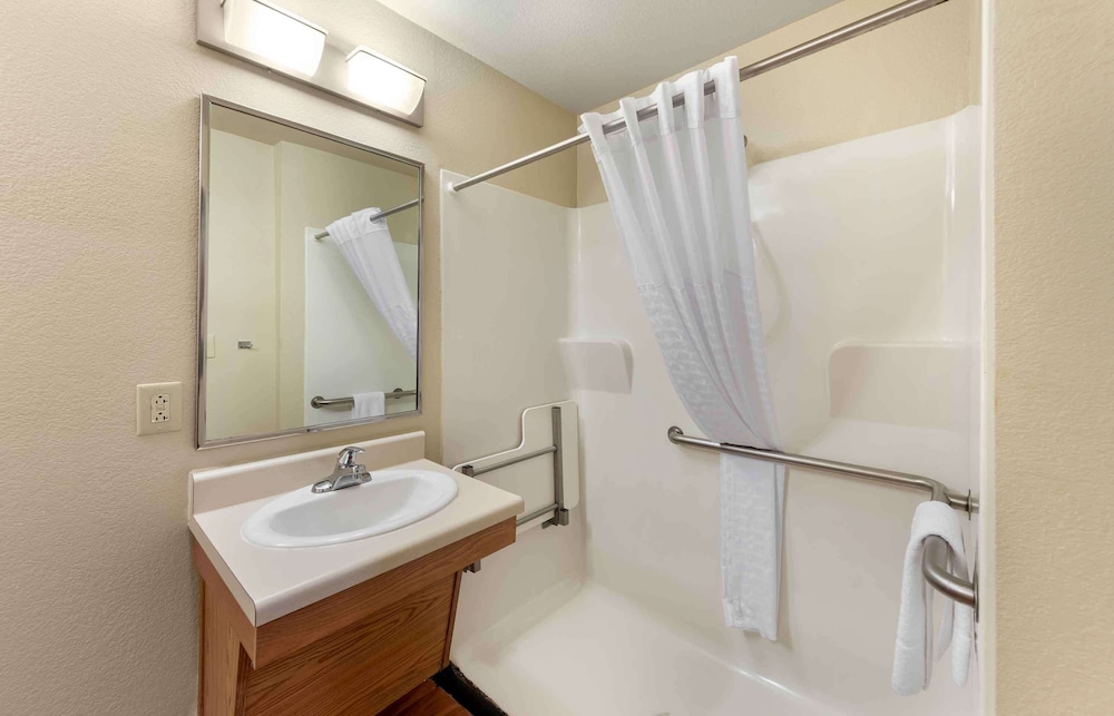 Studio 6 Extended Stay Birmingham Pelham AL 42/44