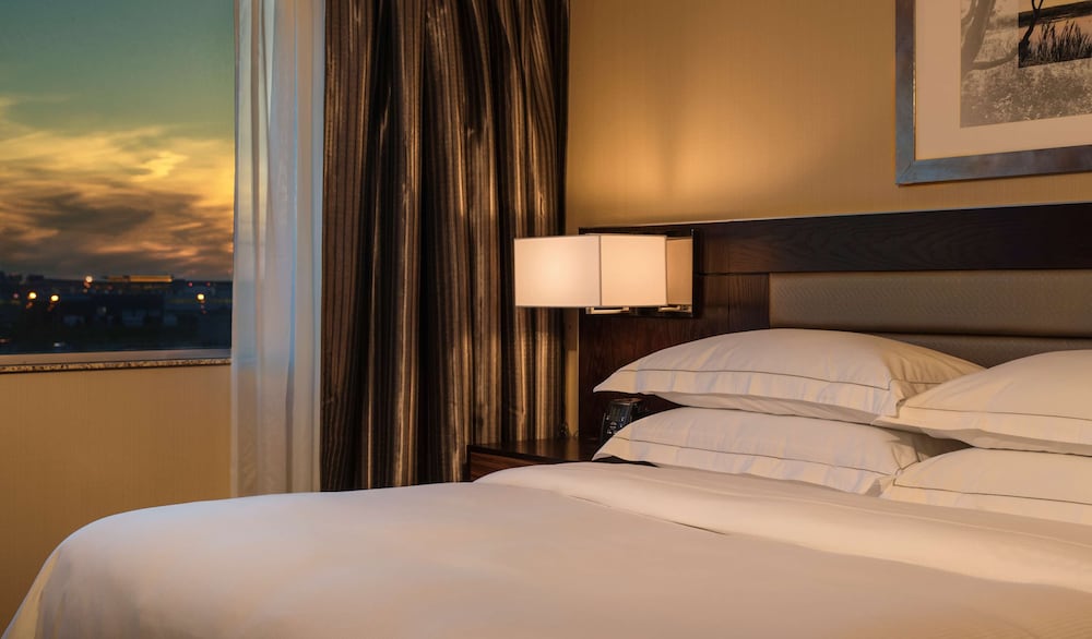 Hilton Winnipeg Airport Suites 10/65