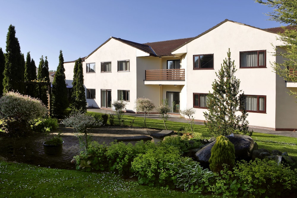 Foxfields Country Hotel 45/49