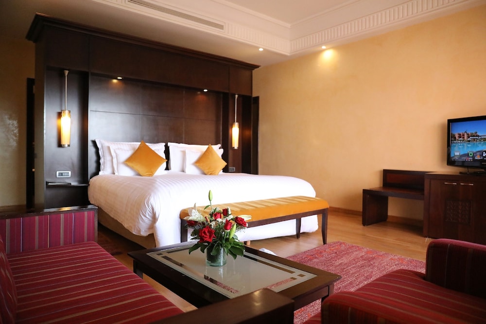 PREMIUM, TWIN BEDS, POOL VIEW