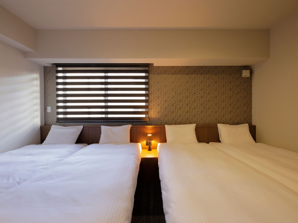ROOM, 4 BEDS