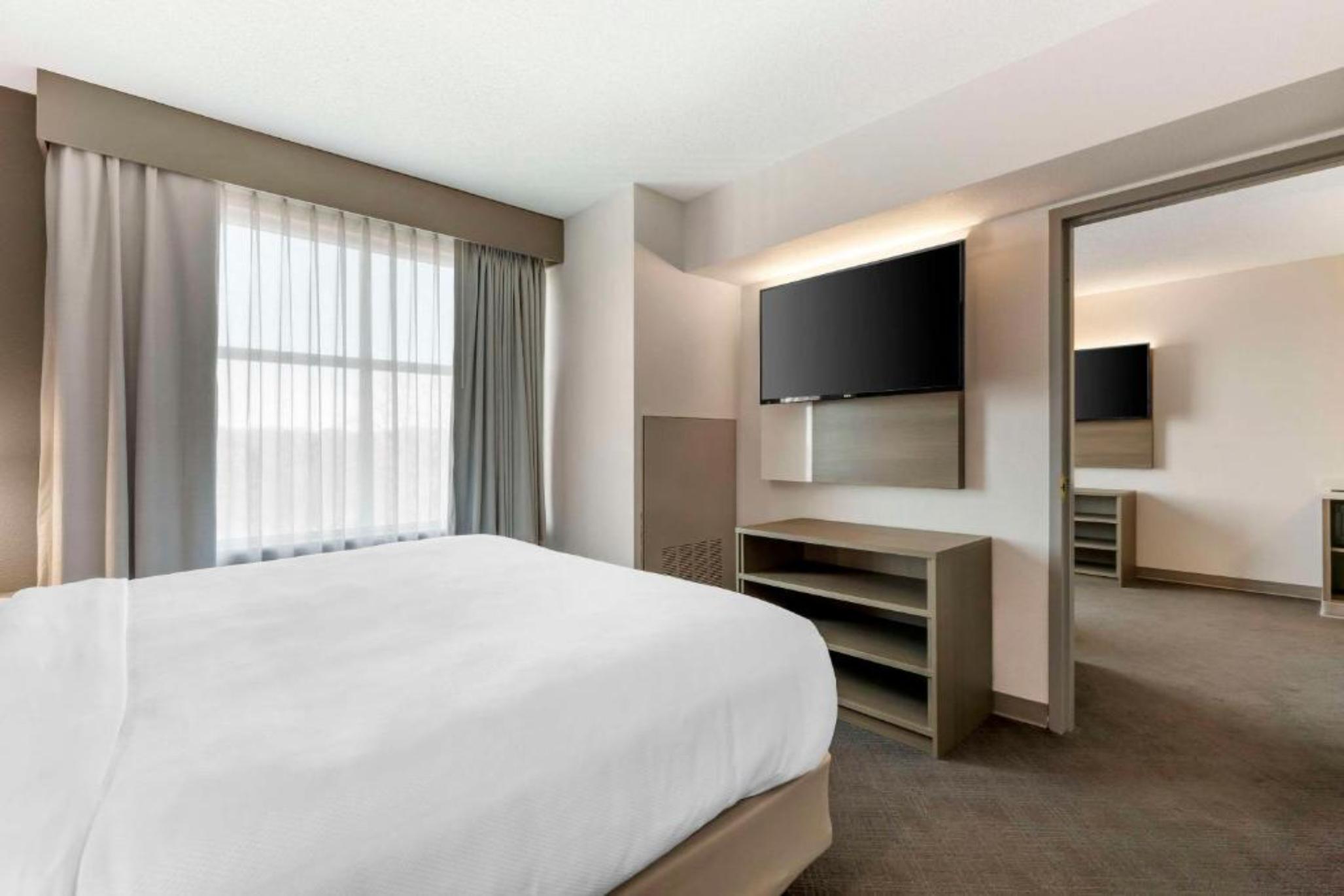 Efficiency, Suite, King Bed