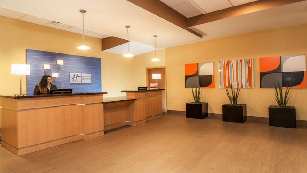 Holiday Inn Express Hotel and Suites Fort Lauderdale Airport South 3/34