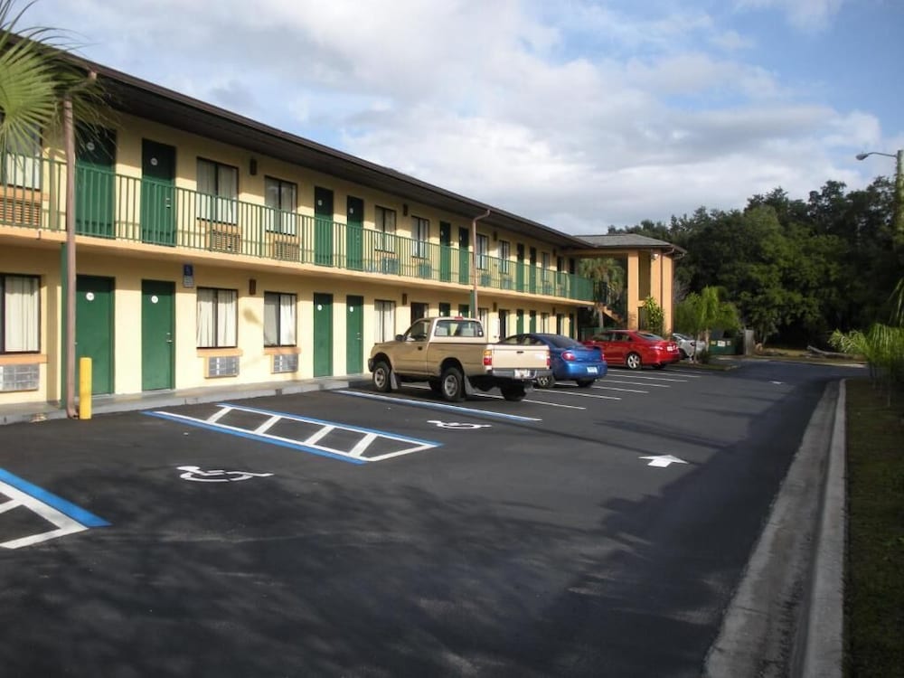 Ambassador Inn 9/32