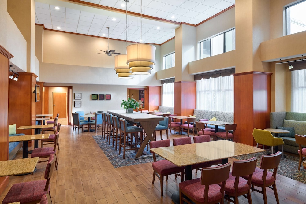 Hampton Inn and Suites Providence/Smithfield 27/40