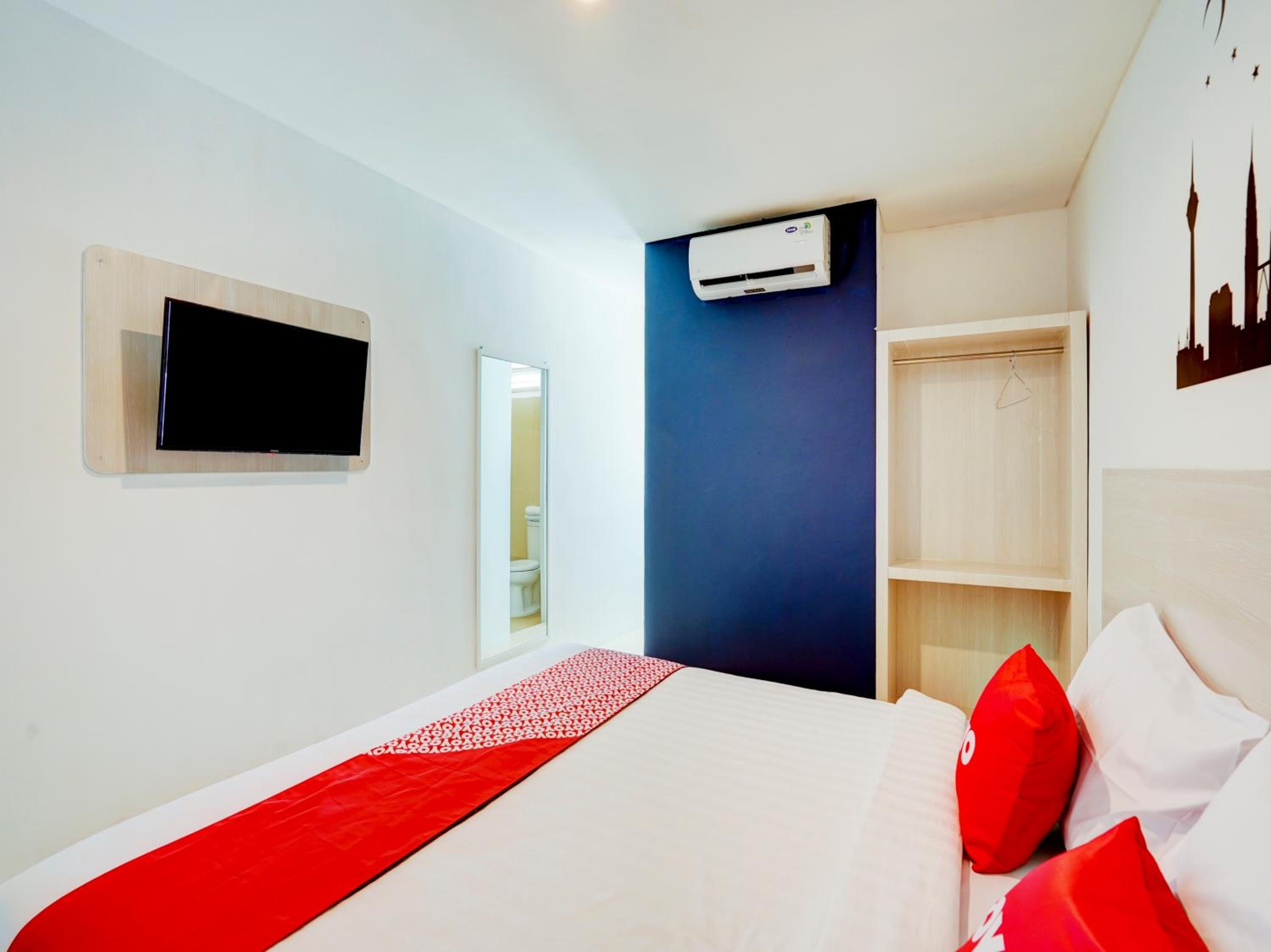 LG Hotel Jember 29/50