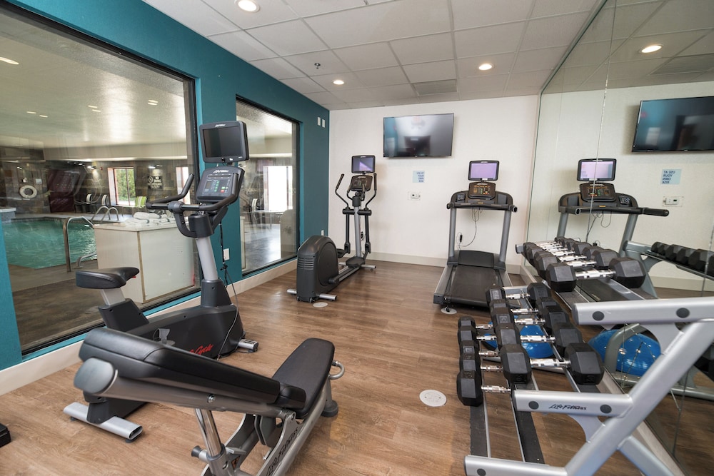 Holiday Inn Express Hotel & Suites Clinton 37/48