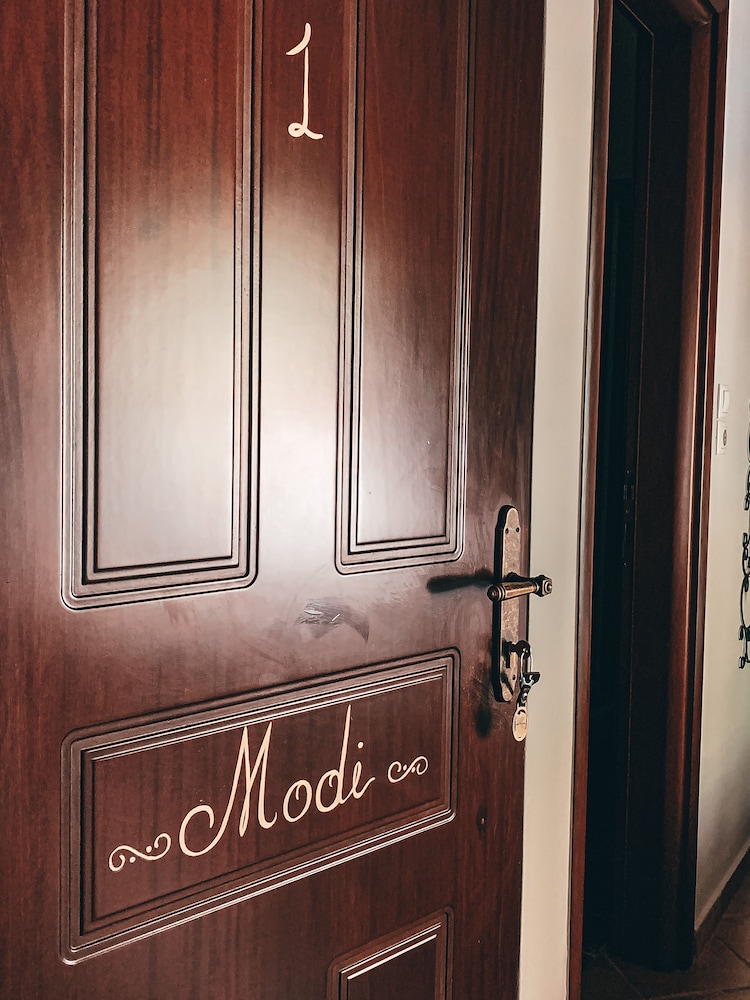 Elena Guesthouse 48/50