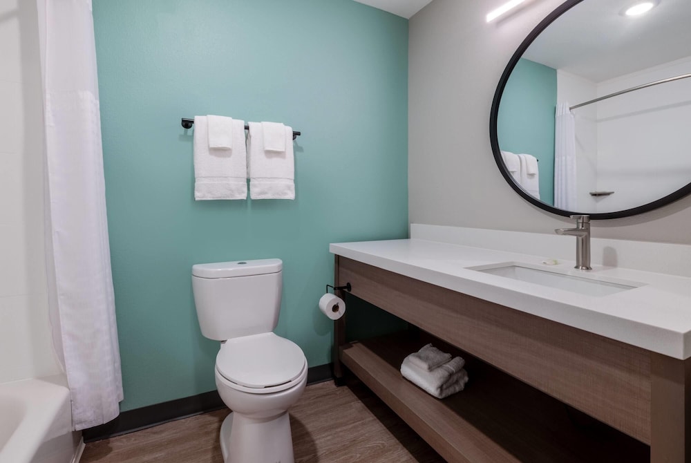 ECHO Suites Extended Stay by Wyndham Colorado Springs Airpt 51/55