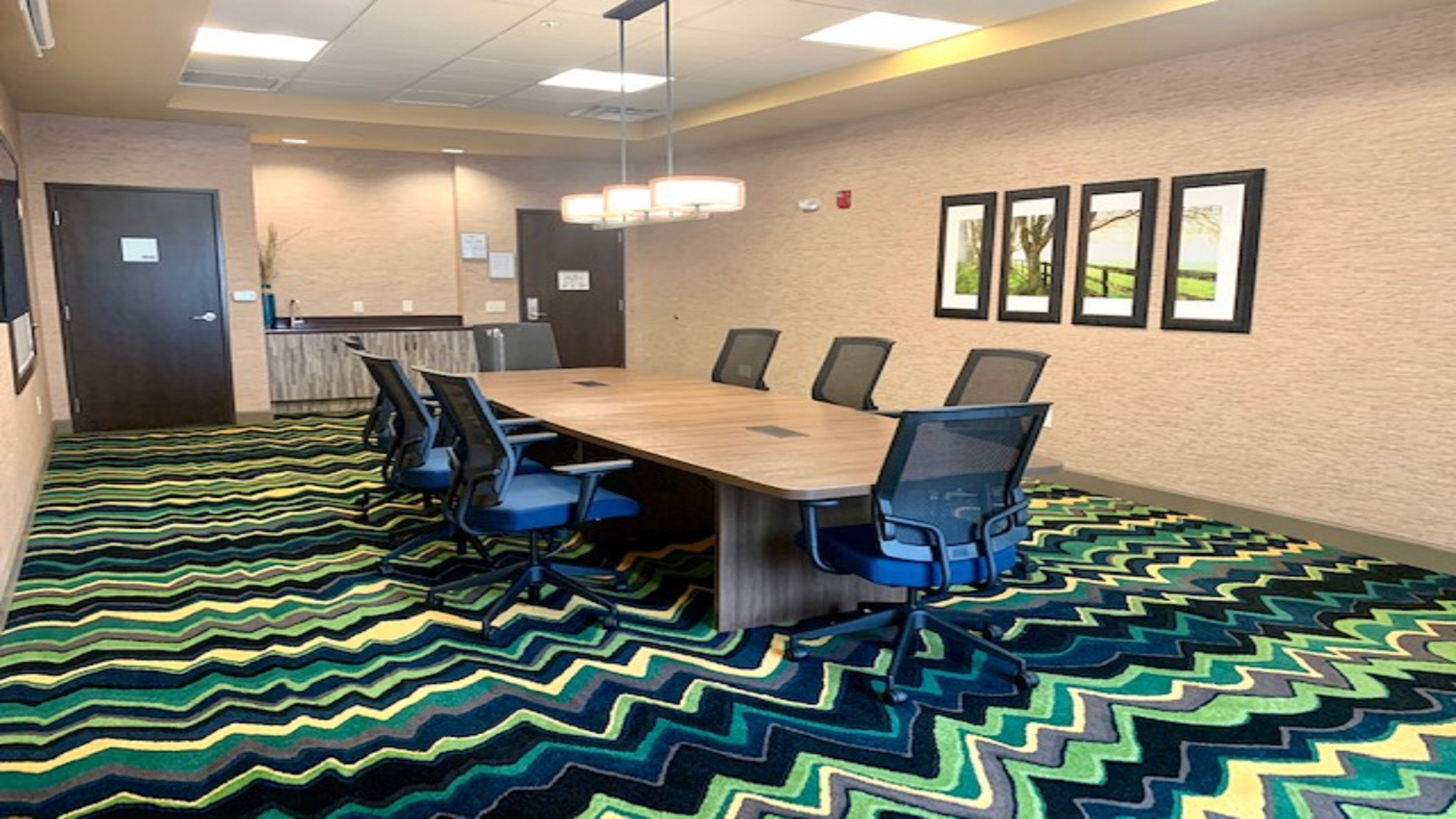 Holiday Inn Express Hotel and Suites Perry-National Fairground Area 56/68