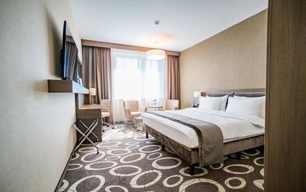 جناح بسرير كينج بإطلالة على المدينة بشرفة، HOLIDAY INN DABROWA GORNICZA 3/10
