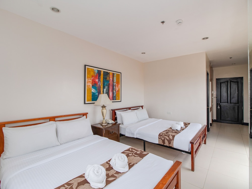 Main Hotel And Suites 34/67