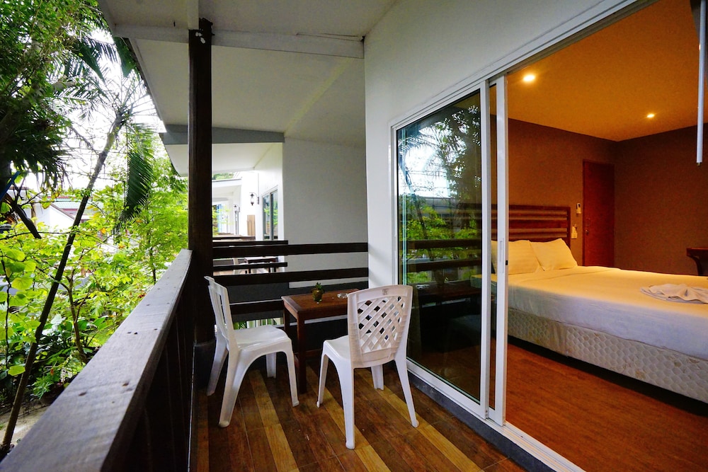 DELUXE, BALCONY