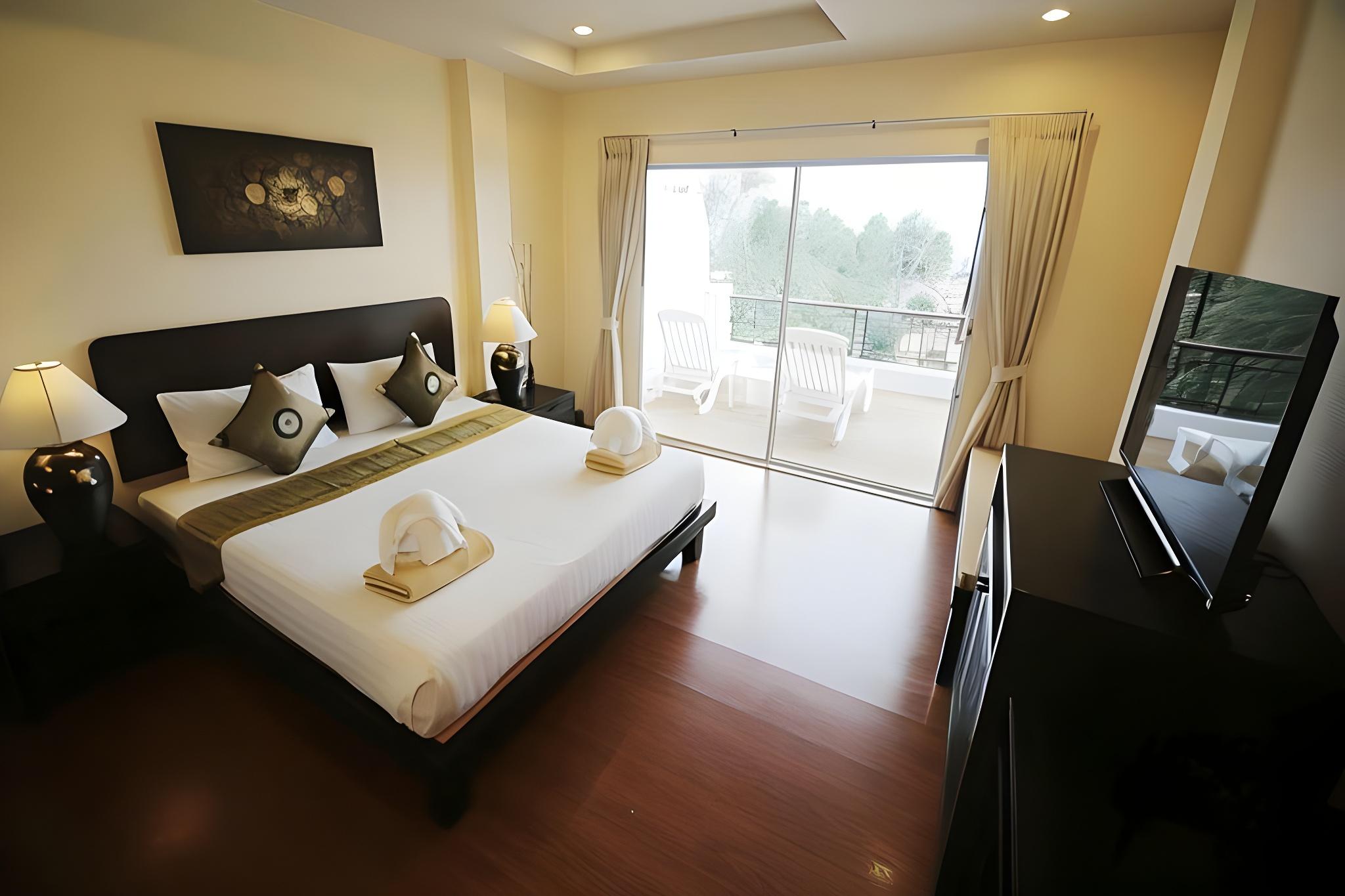 Romantic, Suite, Double and Twin Beds