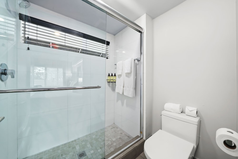 Riviera Suites South Beach 63/65
