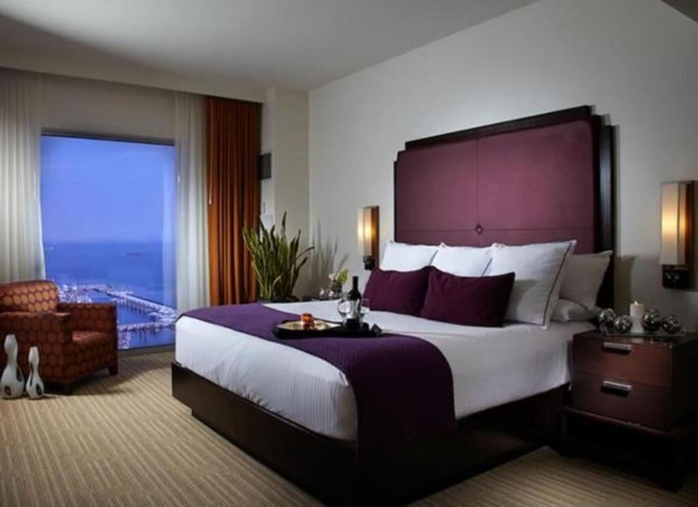 ROOM, QUEEN BED, WITH VIEW, ACCESSIBLE