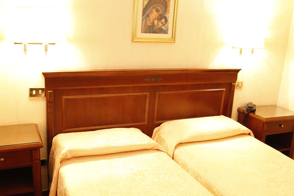 Room, Quadruple
