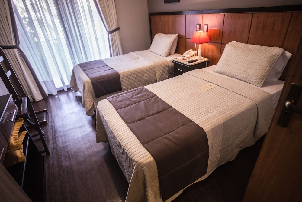 LAS VENTANAS SUITES HOTEL 9/30