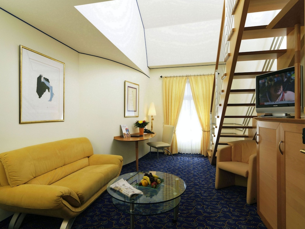 Gaia Hotel 46/75