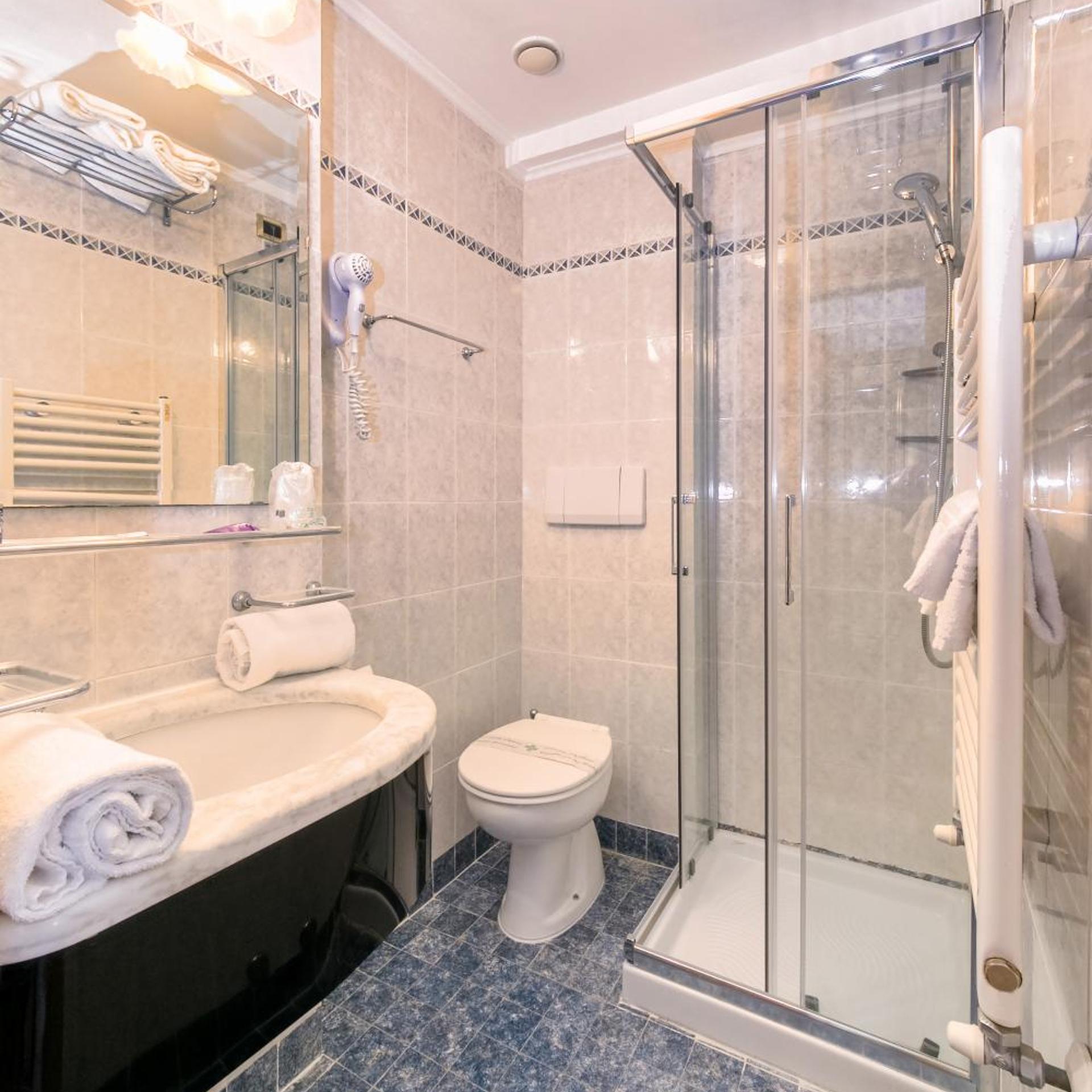Room, Double or Twin Bed, Hotel Pantalon 4/5