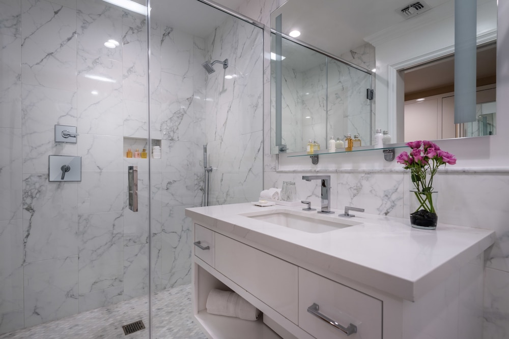 Beverly Hills Plaza Hotel & Spa 22/63