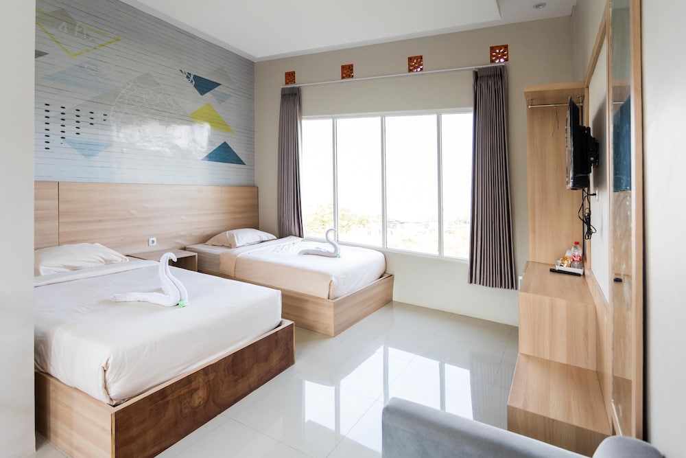 2 BEDROOMS, DELUXE, TWIN BEDS