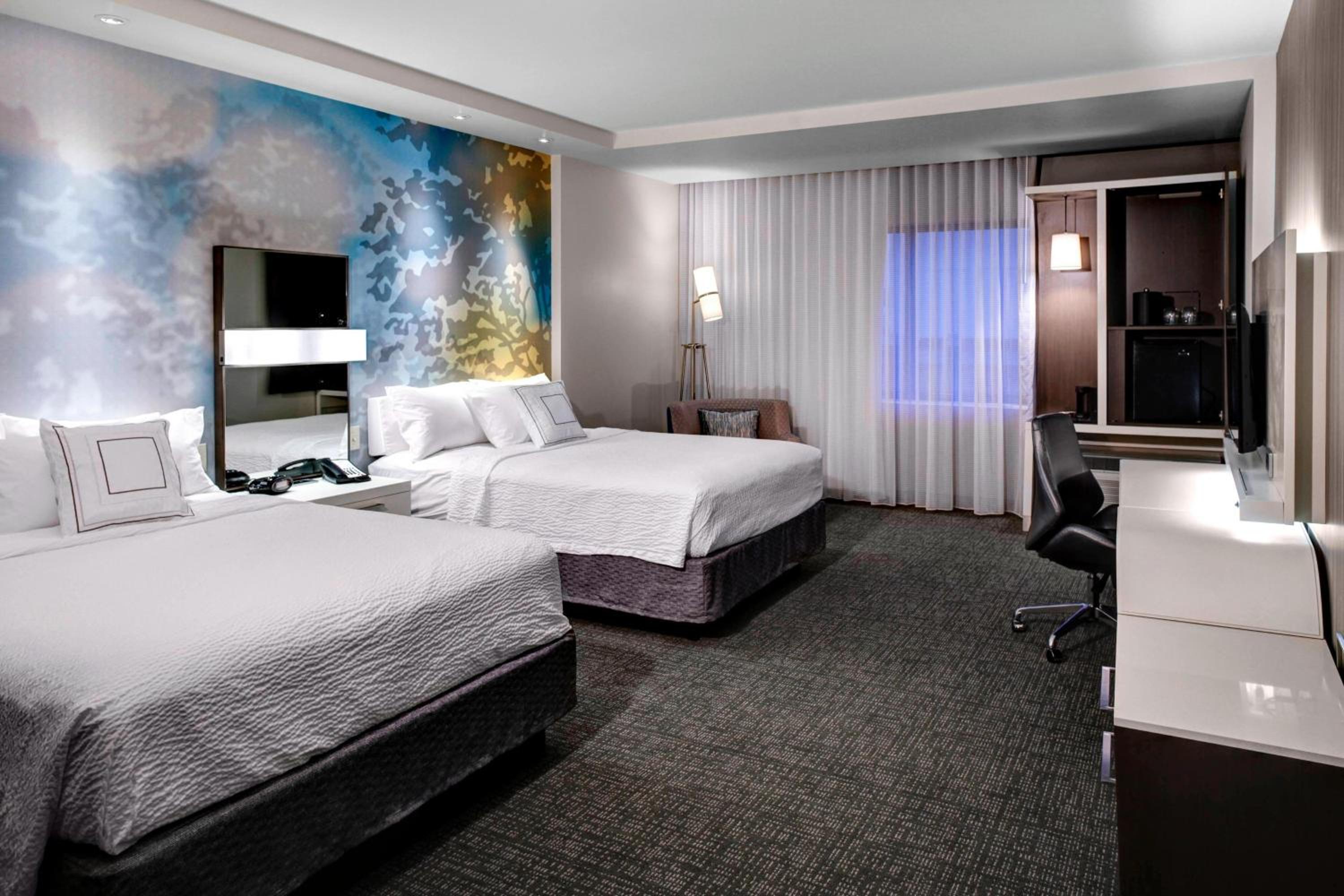 Room, 2 Queen Beds, Bathtub, Accessible