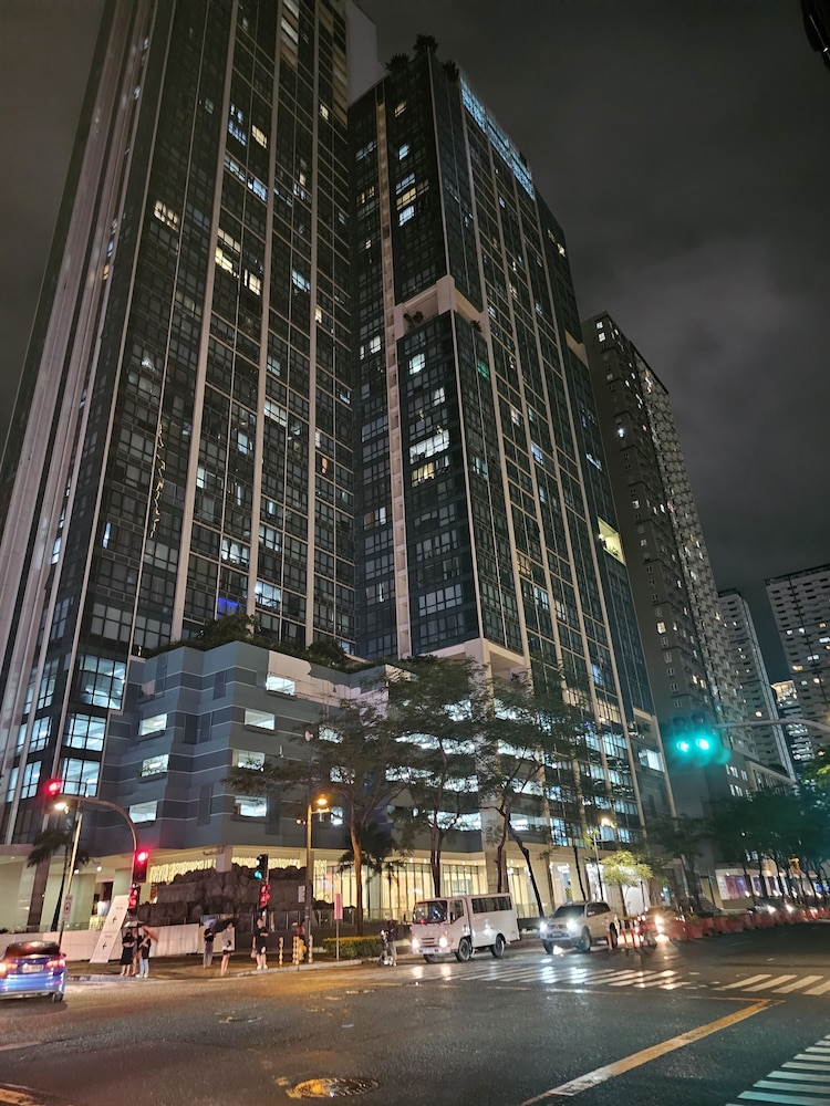 One Uptown Residence Bgc 6/50