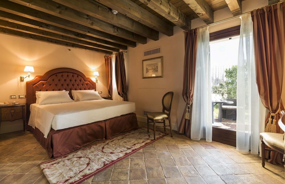 SUPERIOR, DOUBLE BED, GARDEN VIEW, PATIO