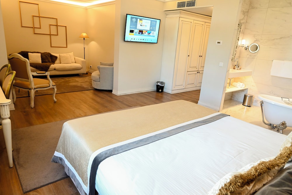 1 BEDROOM, EXECUTIVE, SUITE, KING BED