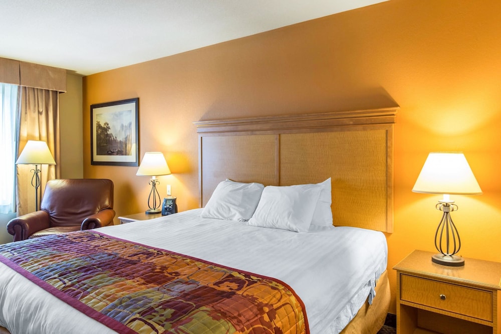 Comfort Inn & Suites Glenwood Springs On The River 10/27