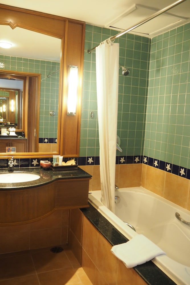 Woodlands Hotel And Resort 11/65