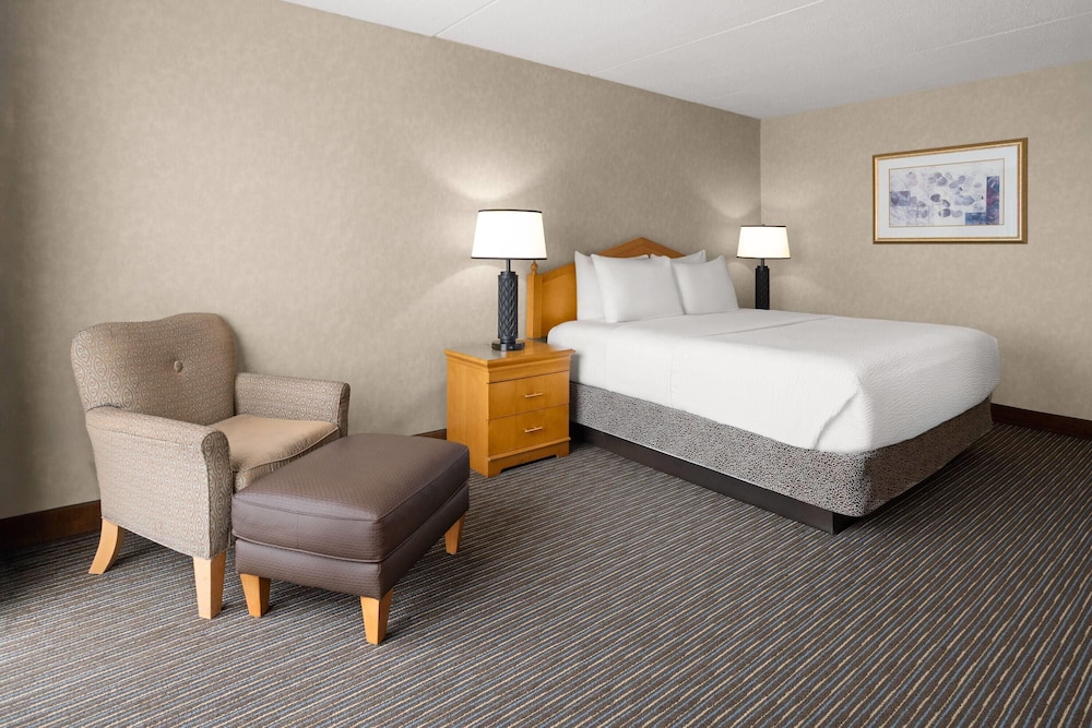 غرفة بسرير كينج، Days Hotel by Wyndham Toms River Jersey Shore 3/8