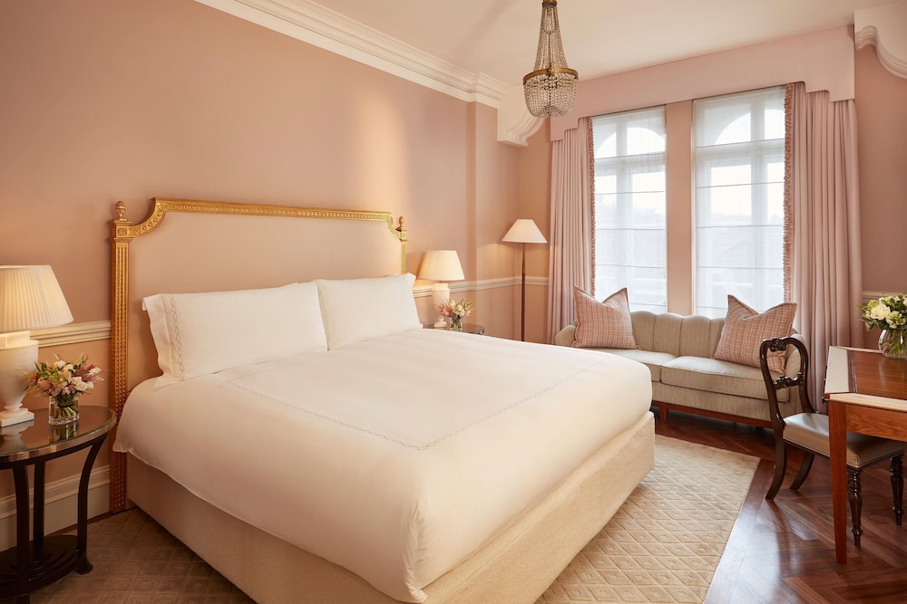 MAYFAIR, SUITE